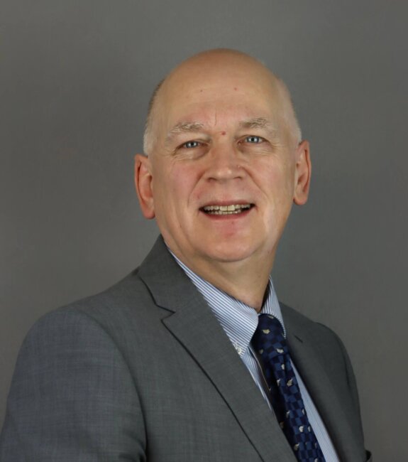 Robert Males, Consultant